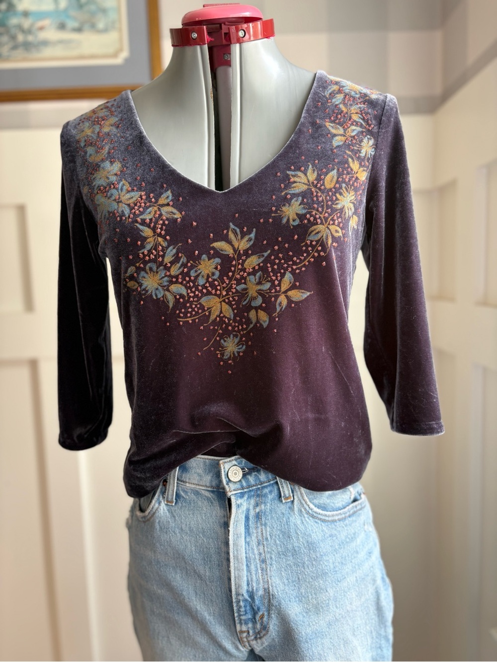90’s Vintage Women's Floral V-Neck Velvet Top in Deep Plum Large - Picture 2 of 10